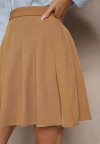 Renee - Beżowa Spódnica z Wiskozą o Rozkloszowanym Kroju z Plisami i Gumką w Pasie w Stylu Preppy Iliola. Okazja: na co dzień. Kolor: brązowy. Materiał: wiskoza. Styl: elegancki, casual #5