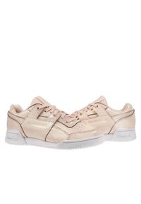 Buty do chodzenia damskie Reebok W LO Plus Iridescent. Zapięcie: sznurówki. Kolor: biały, wielokolorowy, beżowy. Materiał: tkanina, materiał, skóra, syntetyk. Szerokość cholewki: normalna. Sport: turystyka piesza