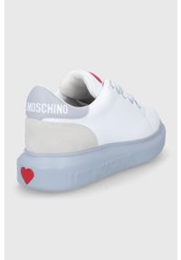 Love Moschino buty skórzane kolor biały. Nosek buta: okrągły. Zapięcie: sznurówki. Kolor: biały. Materiał: skóra. Obcas: na platformie #5