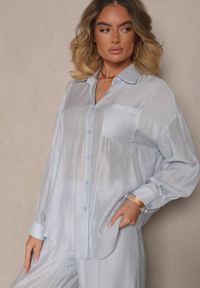 Renee - Jasnoniebieska Koszula Oversize w Klasycznym Stylu z Kieszonką Liozira. Okazja: na co dzień, na spotkanie biznesowe. Typ kołnierza: kołnierzyk klasyczny. Kolor: niebieski. Styl: klasyczny #3
