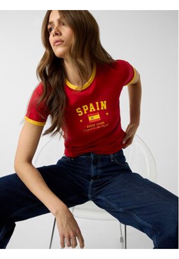 Guess Jeans T-Shirt 183096 Czerwony Classic Fit. Kolor: czerwony