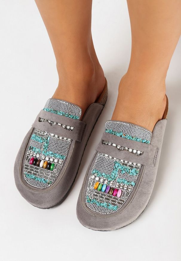 Born2be - Szare Klapki Mule na Korkowej Podeszwie Ozdobione Koralikami Enoria. Kolor: szary. Wzór: aplikacja. Styl: wakacyjny, boho