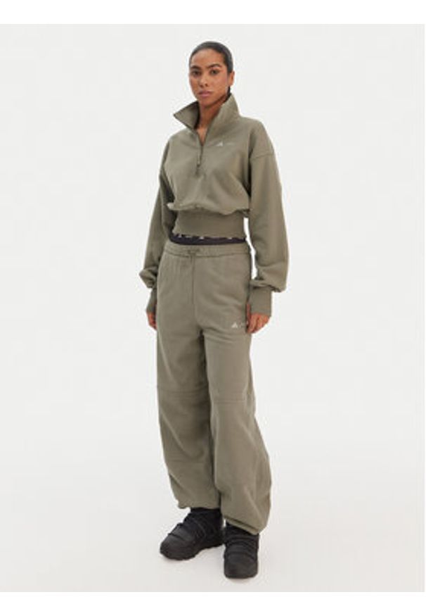 Adidas - adidas Spodnie dresowe JM1099 Zielony Regular Fit. Kolor: zielony. Materiał: bawełna