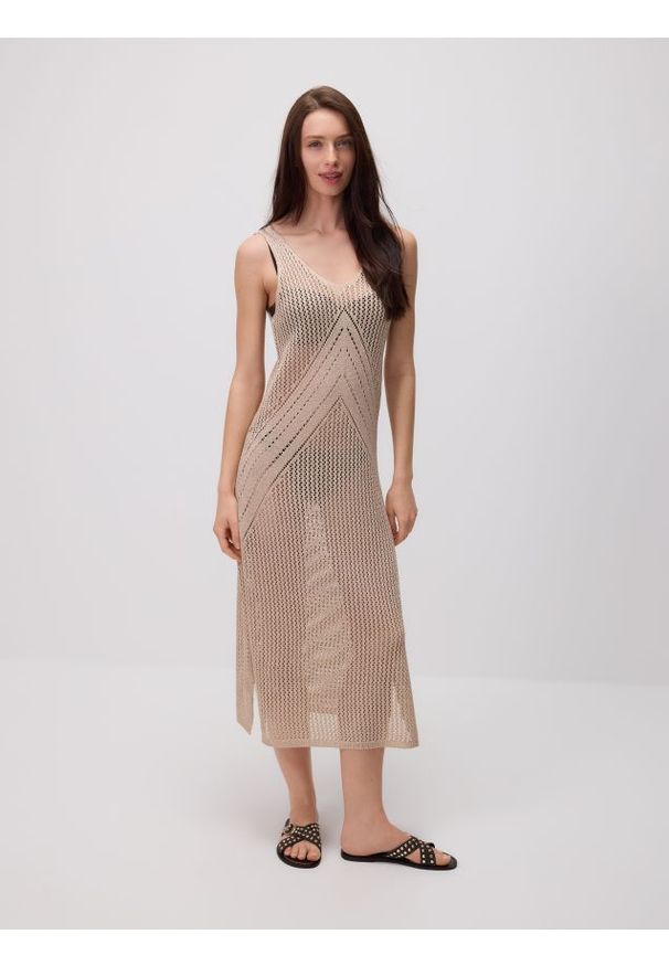 Reserved - Ażurowa narzutka plażowa - złoty. Okazja: na plażę. Kolor: złoty. Materiał: dzianina. Wzór: ażurowy