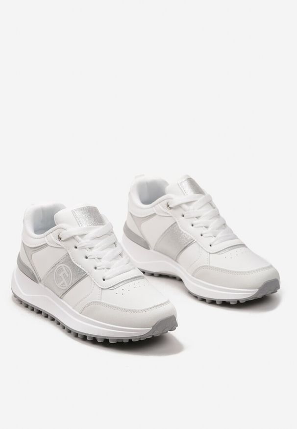 Born2be - Białe Sneakersy z Błyszczącymi Wstawkami na Grubej Podeszwie Lintessa. Okazja: na spotkanie biznesowe. Nosek buta: okrągły. Zapięcie: sznurówki. Kolor: biały. Materiał: guma, materiał, skóra. Sezon: lato. Obcas: na obcasie. Wysokość obcasa: niski