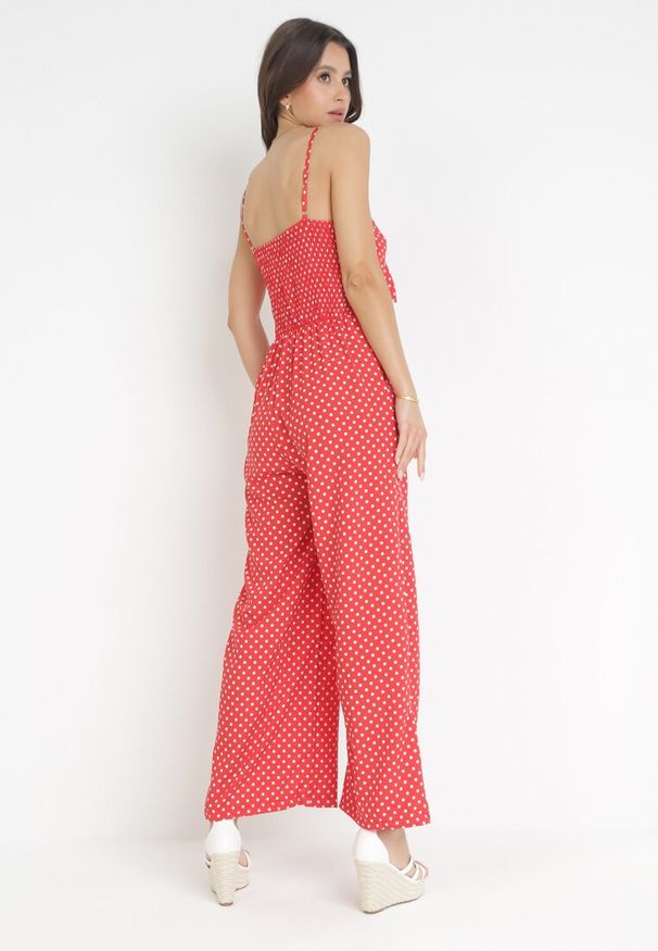 Born2be - Czerwony Kombinezon Delessa. Kolor: czerwony. Długość rękawa: na ramiączkach. Długość: długie. Wzór: aplikacja, kropki. Styl: elegancki, wizytowy