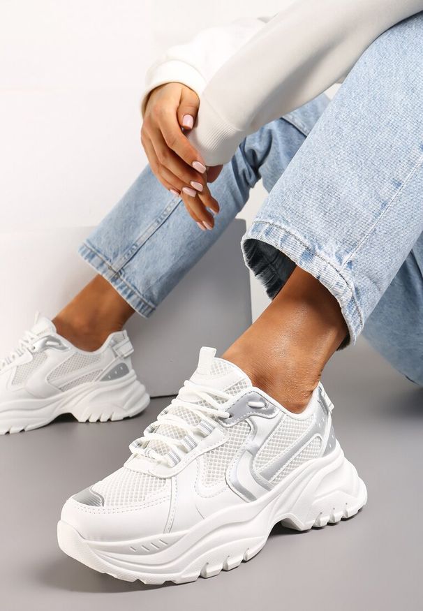 Renee - Białe Sneakersy z Przeszyciami i Wstawkami z Metalicznej Ekoskóry Tineal. Kolor: biały