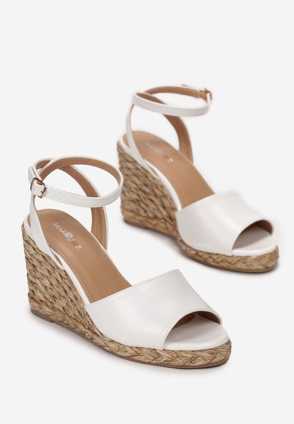 Renee - Białe Sandały na Koturnie z Plecionką Lowyn. Kolor: biały. Obcas: na koturnie. Styl: boho