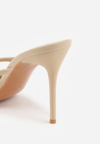 Born2be - Beżowe Eleganckie Klapki na Szpilce z Owalną Metaliczną Aplikacją Zelleva. Okazja: na co dzień. Kolor: beżowy. Materiał: jeans. Wzór: aplikacja. Obcas: na szpilce. Styl: elegancki #6