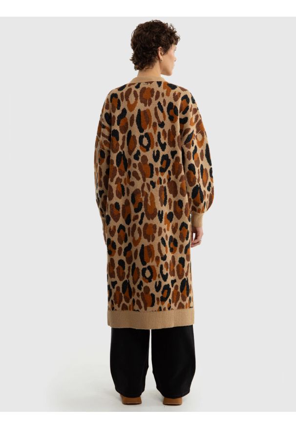 Big-Star - Sweter damski typu kardigan z motywem zwierzęcym brązowy Pantira 000. Typ kołnierza: dekolt w serek. Kolor: wielokolorowy. Materiał: materiał. Długość rękawa: długi rękaw. Długość: długie. Wzór: motyw zwierzęcy