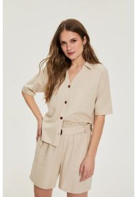 MOODO - Koszula z krótkimi rękawami beżowa. Kolor: beżowy. Materiał: wiskoza, bawełna, len. Długość rękawa: krótki rękaw. Długość: krótkie #1