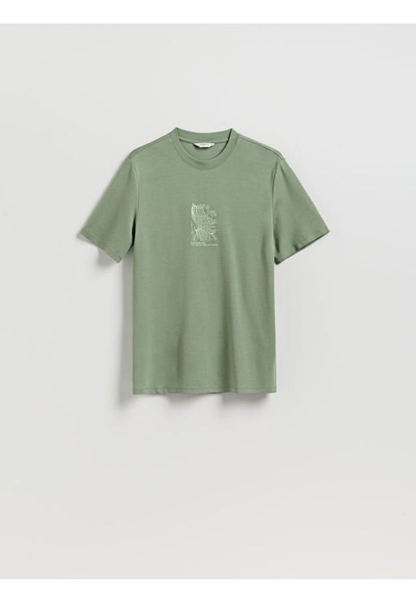 Reserved - T-shirt regular z haftem - jasnozielony. Kolor: zielony. Materiał: dzianina, wiskoza. Wzór: haft