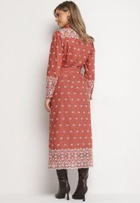 Born2be - Jasnobrązowa Sukienka o Koszulowym Kroju z Wiązanym Paskiem Ozdobiona Haftem Valentirae. Okazja: na co dzień. Kolor: brązowy. Materiał: bawełna. Wzór: aplikacja, haft. Typ sukienki: koszulowe. Styl: casual, klasyczny #7