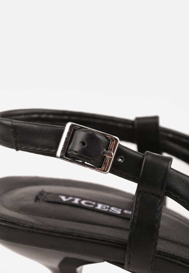 Born2be - Czarne Czółenka ze Szpiczastym Noskiem na Obcasie Typu Kaczuszka Ozdobione Klamrami Asinelle. Okazja: na spotkanie biznesowe. Nosek buta: szpiczasty. Zapięcie: klamry. Kolor: czarny. Wzór: aplikacja. Obcas: na obcasie. Styl: elegancki, biznesowy. Wysokość obcasa: średni