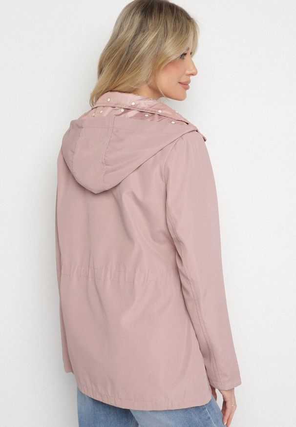 Born2be - Ciemnoróżowa Kurtka Parka Dwustronna ze Ściągaczem w Talii i Kapturem Tillisaya. Okazja: na co dzień. Kolor: różowy. Materiał: jeans. Sezon: jesień, wiosna. Styl: elegancki, casual