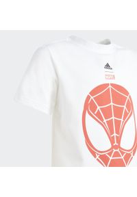Adidas - Zestaw adidas x Marvel Spider-Man Tee and Shorts. Okazja: na uczelnię. Kolor: czerwony, biały, wielokolorowy. Materiał: dresówka, materiał. Wzór: motyw z bajki. Styl: sportowy
