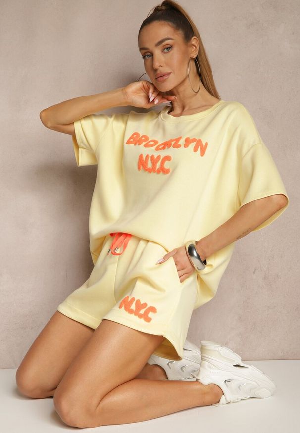 Renee - Żółty Komplet z Wiskozą o Fasonie Oversize T-shirt i Szorty Lirafina. Kolor: żółty. Materiał: wiskoza