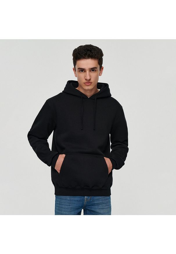 House - Bluza z kapturem regular fit czarna - Czarny. Typ kołnierza: kaptur. Kolor: czarny