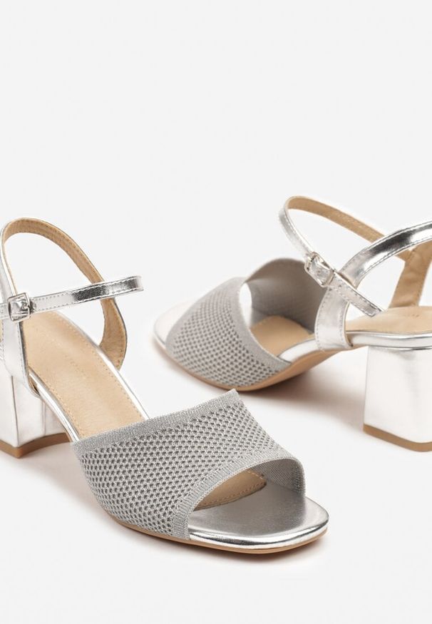 Born2be - Srebrne Sandały na Obcasie z Siateczkową Cholewką Sinilra. Okazja: na co dzień. Zapięcie: pasek. Kolor: srebrny. Materiał: jeans. Obcas: na obcasie. Styl: casual. Wysokość obcasa: średni