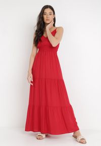 Born2be - Czerwona Sukienka Euneope. Kolor: czerwony. Materiał: tkanina. Długość rękawa: na ramiączkach. Wzór: ażurowy, aplikacja. Styl: wakacyjny. Długość: midi #6