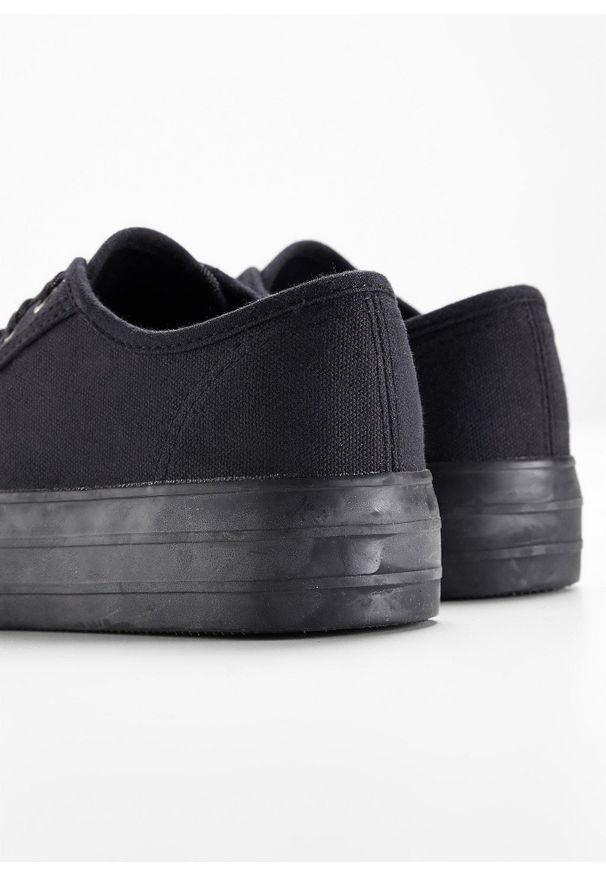 bonprix - Sneakersy na platformie z bawełnianego płótna. Kolor: czarny. Materiał: bawełna. Obcas: na platformie