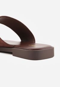 Renee - Brązowe Klapki VICES w Typie Japonek z Ozdobą na Dużym Palcu Ettelhe. Okazja: na co dzień. Kolor: brązowy. Materiał: jeans. Wzór: aplikacja. Sezon: lato. Styl: casual #5