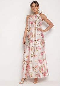 Born2be - Różowa Satynowa Sukienka w Kwiaty Fenaresia. Okazja: na co dzień, na spacer. Kolor: różowy. Materiał: satyna. Długość rękawa: na ramiączkach. Wzór: kwiaty. Sezon: lato. Typ sukienki: proste. Styl: casual, elegancki #1