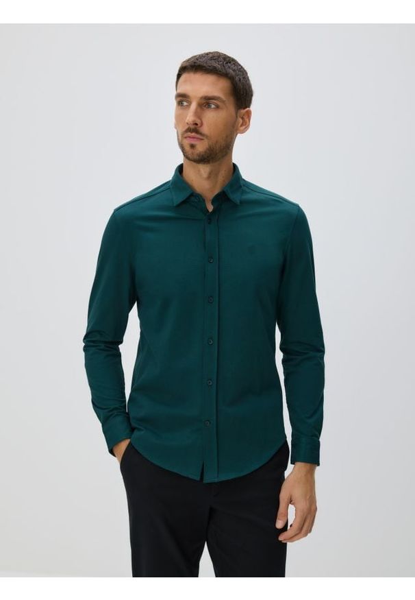 Reserved - Gładka koszula slim fit - ciemnozielony. Kolor: zielony. Materiał: dzianina, bawełna. Wzór: gładki