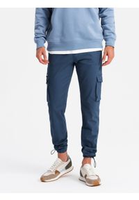 Ombre Clothing - Spodnie męskie cargo STRAIGHT LEG z trójkątnym pinem na kieszeni – ciemnoniebieskie V4 OM-PACG-0196 - XXL. Okazja: na co dzień. Kolor: niebieski. Materiał: elastan, materiał, bawełna. Wzór: gładki. Styl: casual, elegancki #1