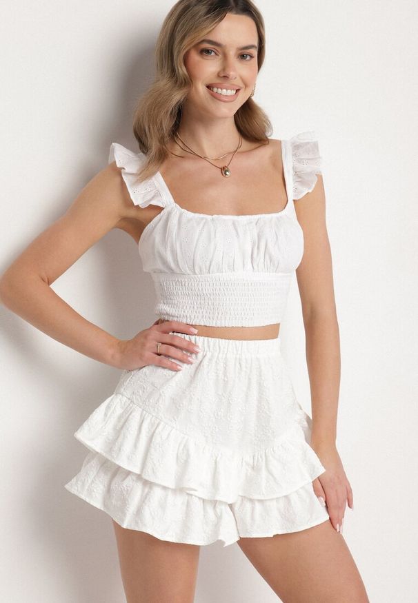 Born2be - Białe Spódnico-Szorty z Falbankami Sopelira. Okazja: na co dzień. Stan: podwyższony. Kolor: biały. Styl: elegancki, casual