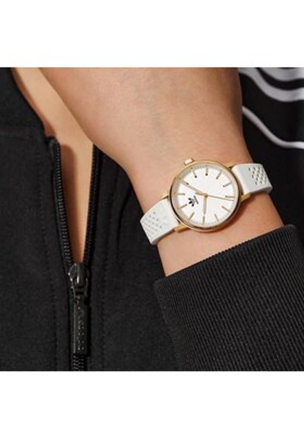 adidas Originals Zegarek Code One Watch AOSY23025 Złoty. Kolor: złoty