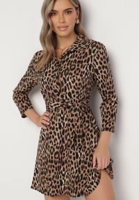 Born2be - Brązowa Sukienka Mini ze Zwierzęcym Printem i Wiązanym Paskiem w Talii Crossie. Kolor: brązowy. Wzór: nadruk, motyw zwierzęcy. Długość: mini #1