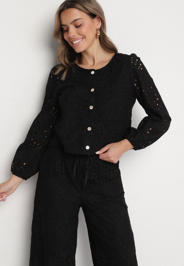 Born2be - Czarna Haftowana Koszula z Bawełny Fonarose. Okazja: na co dzień. Kolor: czarny. Materiał: bawełna. Długość rękawa: długi rękaw. Długość: długie. Wzór: haft. Styl: casual, elegancki