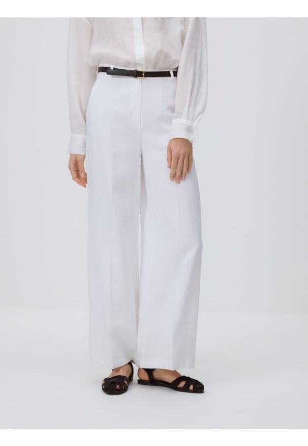 Reserved - Spodnie z modalem - biały. Kolor: biały. Materiał: tkanina