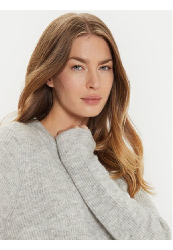 Pieces Sukienka dzianinowa Ellen 17126082 Szary Regular Fit. Kolor: szary. Materiał: syntetyk