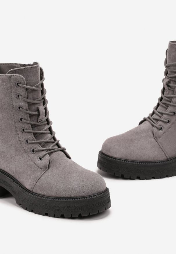 Renee - Szare Sznurowane Botki na Grubej Podeszwie Vagala. Okazja: na co dzień. Kolor: szary. Materiał: skóra, koronka, jeans. Styl: casual, rockowy
