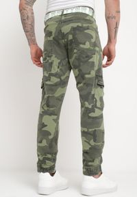 Born2be - Ciemnozielone Spodnie Bojówki z Naszytymi Kieszeniami i Paskiem Siavera. Kolor: zielony. Wzór: aplikacja. Styl: militarny #7