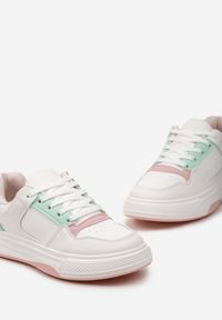 Renee - Biało-Różowe Sneakersy Ozdobione Kolorowymi Wstawkami i Perforacją Uttavia. Kolor: biały. Wzór: kolorowy, aplikacja