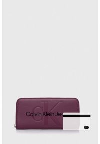 Calvin Klein Jeans portfel damski kolor fioletowy. Kolor: fioletowy #3