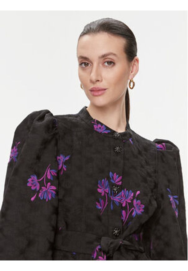 Custommade Sukienka codzienna Lynett 999442410 Czarny Regular Fit. Okazja: na co dzień. Kolor: czarny. Materiał: bawełna. Typ sukienki: proste. Styl: casual