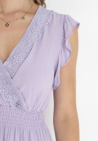 Born2be - Fioletowa Sukienka Mini z Wiskozy z Koronkową Tasiemką i Gumką w Talii Susanji. Kolor: fioletowy. Materiał: wiskoza, koronka. Długość: mini #4