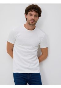 Reserved - Strukturalny t-shirt slim - złamana biel. Materiał: bawełna, dzianina