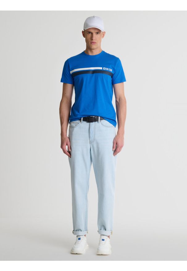 Big-Star - Koszulka męska z nadrukiem na piersi niebieska Eskiletter 401. Okazja: na co dzień. Kolor: niebieski. Materiał: dzianina, jeans, bawełna. Wzór: nadruk. Styl: casual, elegancki