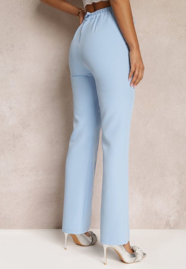 Renee - Niebieskie Spodnie Garniturowe z Wysokim Stanem i Gumką w Pasie Casemea. Okazja: na co dzień. Stan: podwyższony. Kolor: niebieski. Styl: elegancki, casual