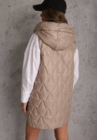 Renee - Brązowa Długa Kamizelka Pikowana z Nieodpinanym Kapturem Semaea. Kolor: brązowy. Materiał: prążkowany, jeans. Długość: długie. Styl: street #5