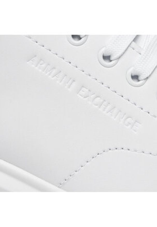 Armani Exchange Sneakersy XUX123 XV534 00152 Biały. Kolor: biały. Materiał: skóra