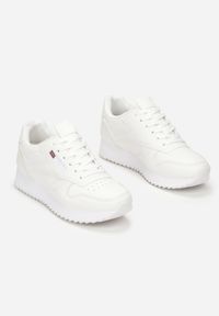 Renee - Białe Sneakersy Cheneda. Kolor: biały. Szerokość cholewki: normalna. Wzór: aplikacja #3
