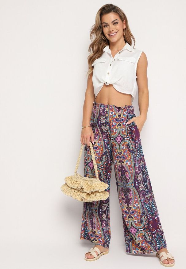 Born2be - Fioletowe Szerokie Spodnie z Wiskozy z Wysokim Stanem Etnicznym Wzorem i Gumką w Talii Vimarella. Okazja: na co dzień. Stan: podwyższony. Kolor: fioletowy. Materiał: wiskoza. Styl: casual, elegancki