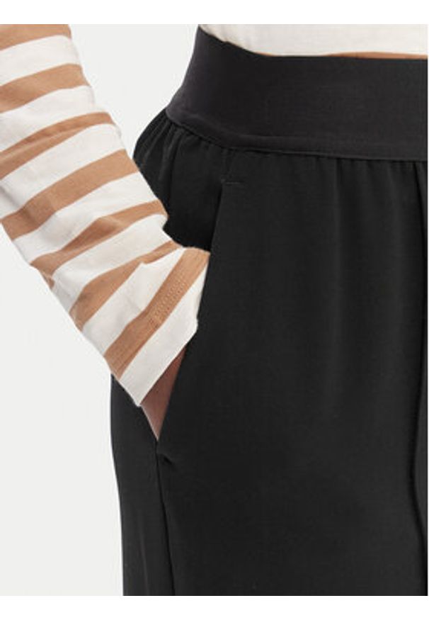 Karl Lagerfeld - KARL LAGERFELD Spodnie materiałowe B1W10014 Czarny Relaxed Fit. Kolor: czarny. Materiał: syntetyk