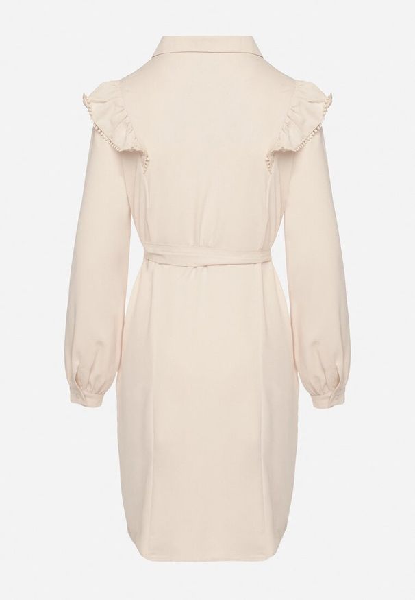 Born2be - Beżowa Koszulowa Sukienka z Falbanką i Wiązanym Paskiem Jituri. Kolor: beżowy. Materiał: materiał, koronka. Wzór: aplikacja. Typ sukienki: koszulowe. Długość: mini